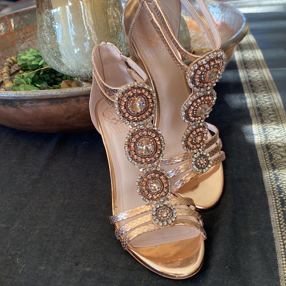 VINCE CAMUTO rose gold heels with class & bling….Gorgeous!! EUC!🌸